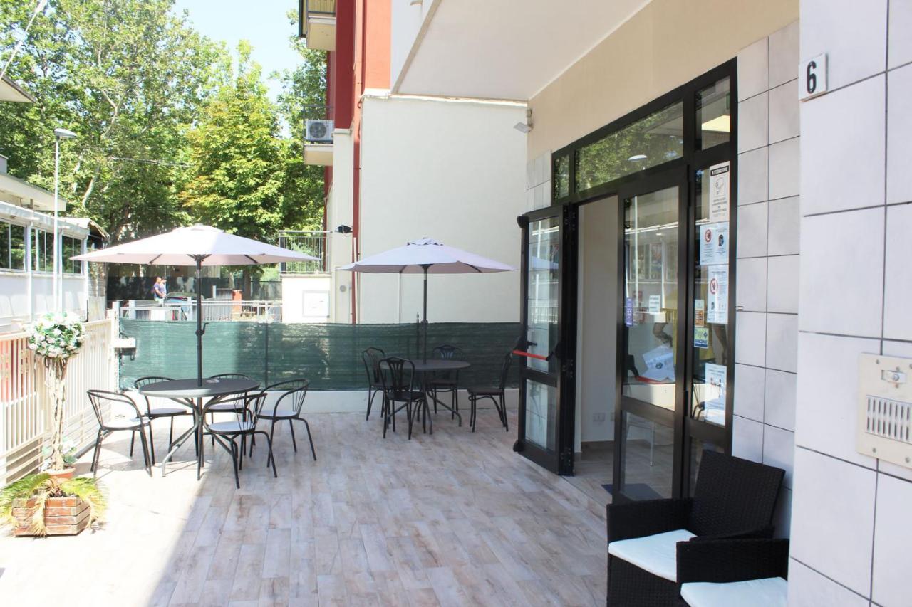 Hotel Luna Rimini Exterior foto